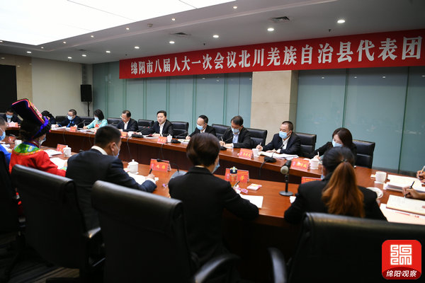 2021年10月27日，羅增斌參加北川代表團分團討論1  張莉  攝.jpg