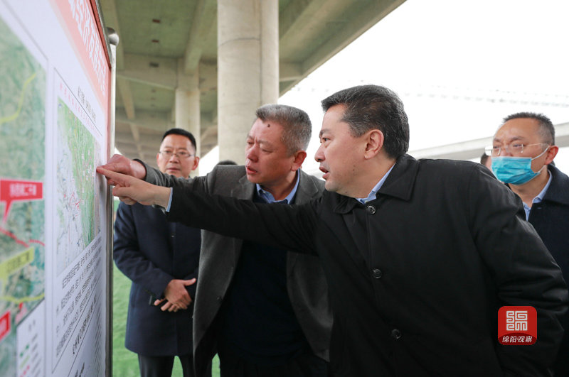 2021年11月18日 羅增斌在成蘭鐵路安州站調研（記者 賴杰 攝）.JPG