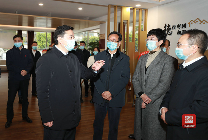 2021年11月18日 羅增斌在棗園社區(qū)調研（記者 賴杰 攝）.JPG