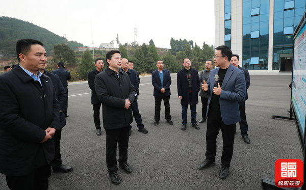 2021年12月9日 羅增斌在鳳集食品調(diào)研(記者 賴杰 攝).jpg