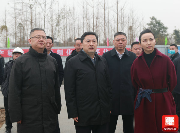 2021年12月23日 羅增斌在科技城新區(qū)安置區(qū)調(diào)研(記者 賴杰 攝).jpg