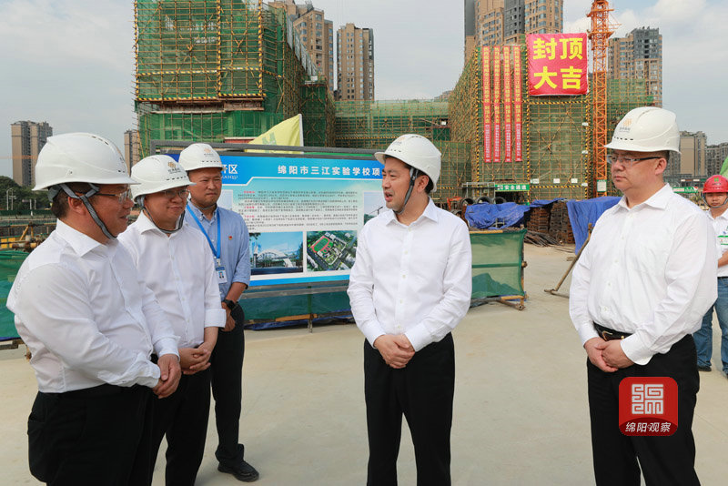 2021年5月12日 羅增斌在三江實(shí)驗(yàn)學(xué)校調(diào)研（記者 賴(lài)杰 攝）.JPG