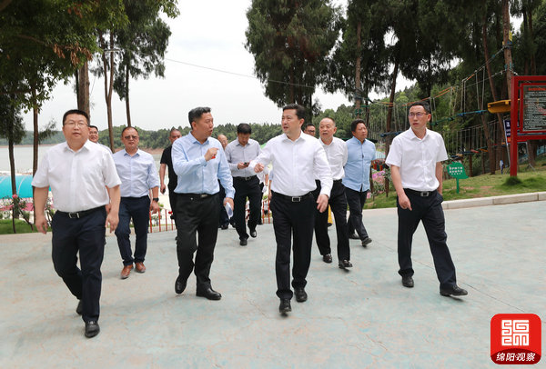 2021年6月3日 羅增斌在仙海親水灣調(diào)研旅游情況(記者 賴杰 攝).jpg