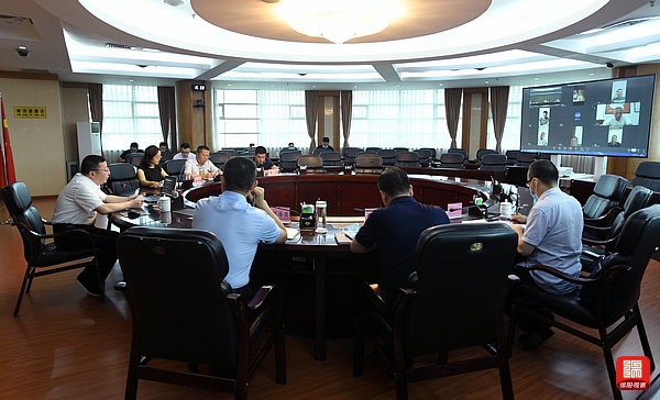 2021年7月25日，元方主持召開疫情防控應(yīng)急指揮部會議  張莉 攝.jpg