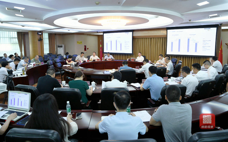 2021年8月24日，元方主持召開全市工業(yè)項目投資暨招商引資工作推進會  張莉 攝.jpg