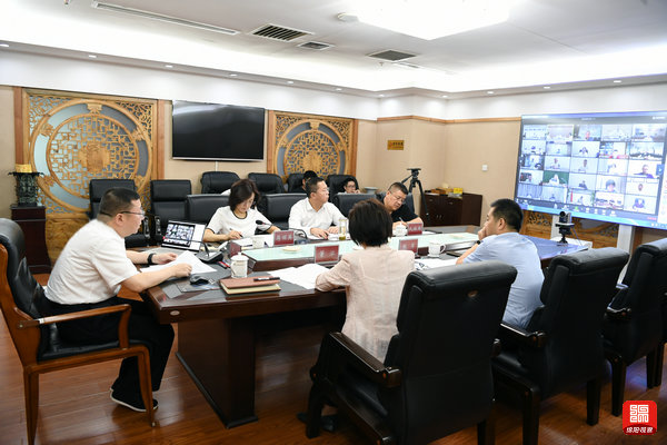 2021年8月26日，元方主持召開全市疫苗接種工作會議  張莉 攝.jpg