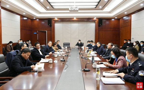 2022年2月25日，李云召開前線指揮中心疫情防控工作調(diào)度會(huì)  張莉 攝.jpg