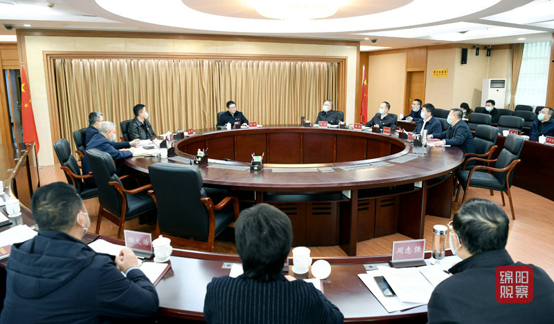 2022年2月28日，李云主持召開市政府黨組會  張莉 攝.jpg