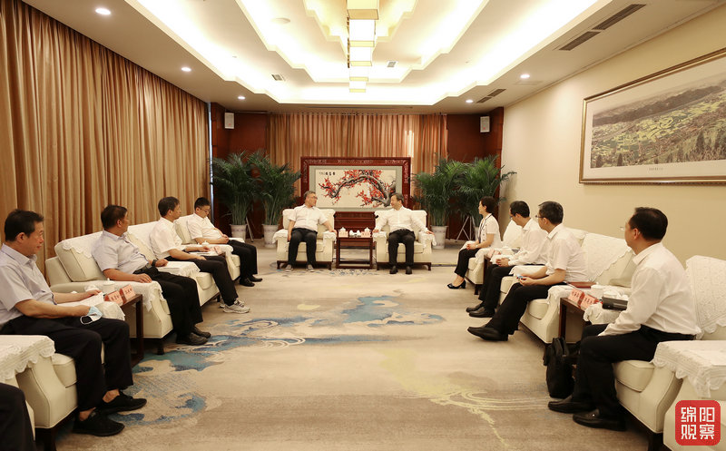 2022年6月17日 曹立軍會(huì)見中航通飛公司董事長（記者 賴杰 攝）.jpg