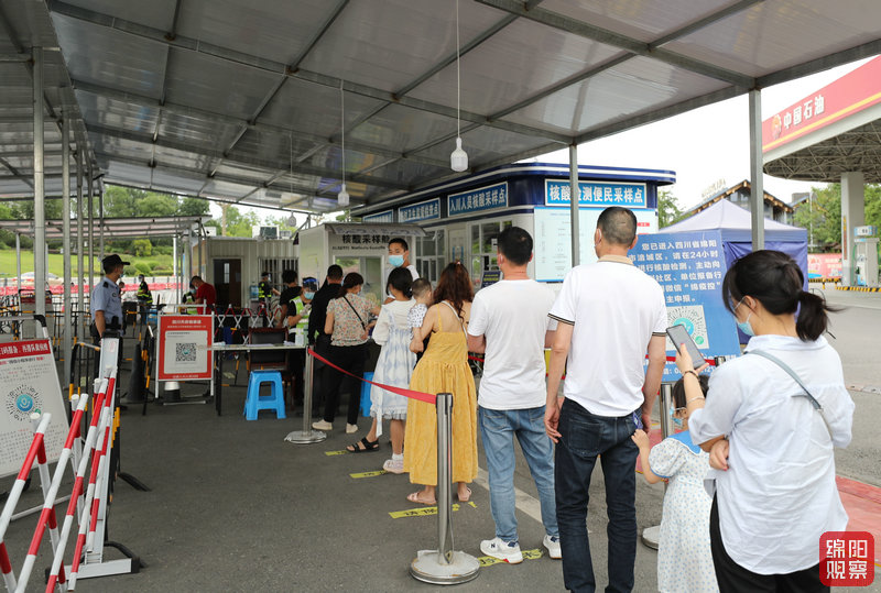 2022年7月18日 高速路口核酸監(jiān)測(cè)點(diǎn)（記者 賴杰 攝）.jpg