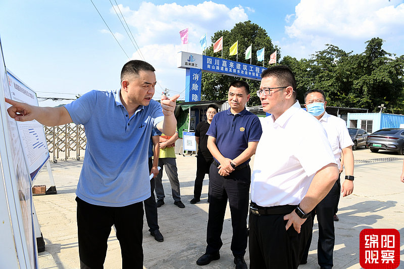 2022年8月11日，李云調(diào)研解決群眾反映熱點(diǎn)難點(diǎn)問題(南山路施工改造)1 張莉 攝.jpg