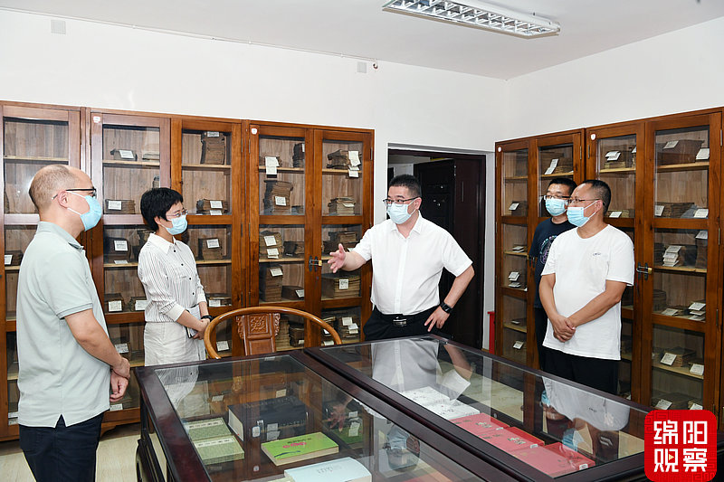 2022年8月11日，李云調(diào)研解決群眾反映熱點(diǎn)難點(diǎn)問題(圖書館擴(kuò)建)3 張莉 攝.jpg