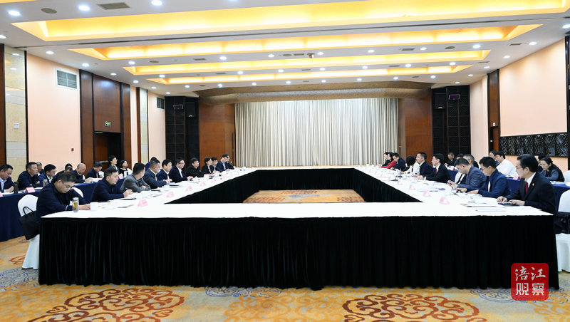 2023年10月31日，李云出席府院兩長聯(lián)系會  張莉 攝.jpg