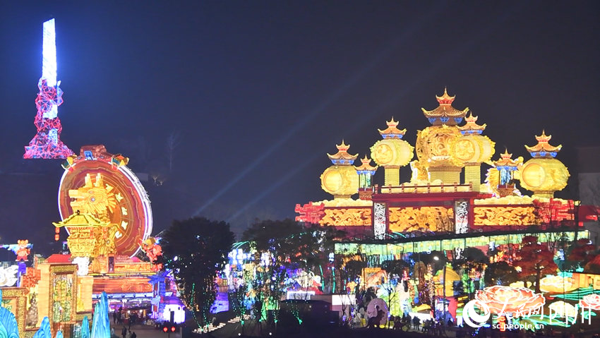 第30屆自貢國際恐龍燈會現(xiàn)場。人民網(wǎng) 王凡攝